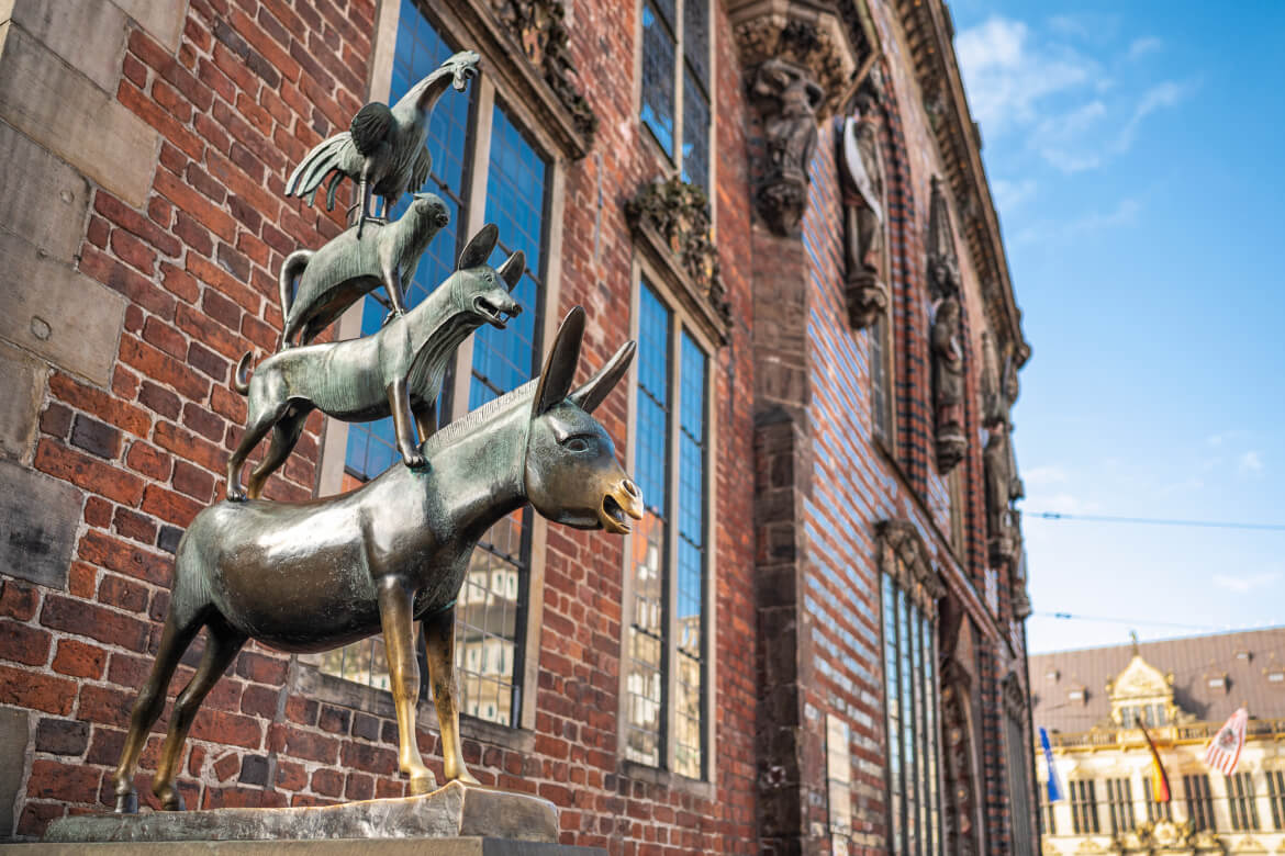 Skulptur der Stadtmusikanten vor dem Bremer Rathaus
