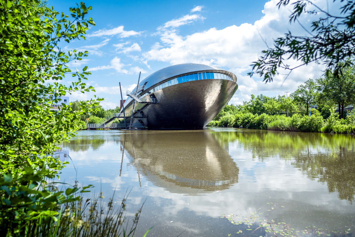 Futuristischer Bau des Universum® Bremen