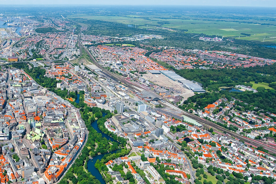 Luftaufnahme der Bremer Innenstadt mit Bahnhof und Kongressgelände