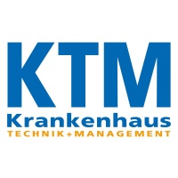 Logo mit großen blauen Buchstaben KTM über dem Schriftzug Krankenhaus Technik+Management, mit Krankenhaus in blau und TECHNIK+MANAGEMENT in orange.