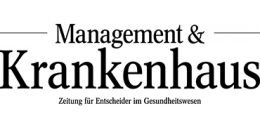 Logo mit dem Schriftzug Management & Krankenhaus in fetter Schrift und Zeitung für Entscheider im Gesundheitswesen in kleinerer Schrift darunter.