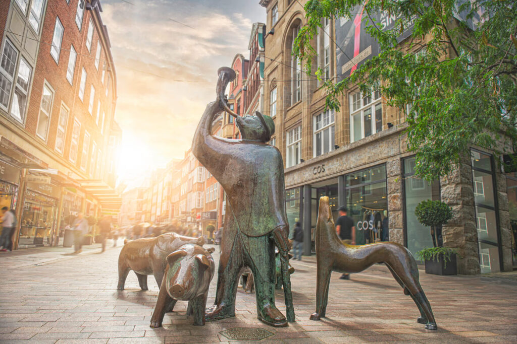 Bronzefigur "Schweinehirt und seine Herde" in Bremen-Mitte am Ende der Sögestraße